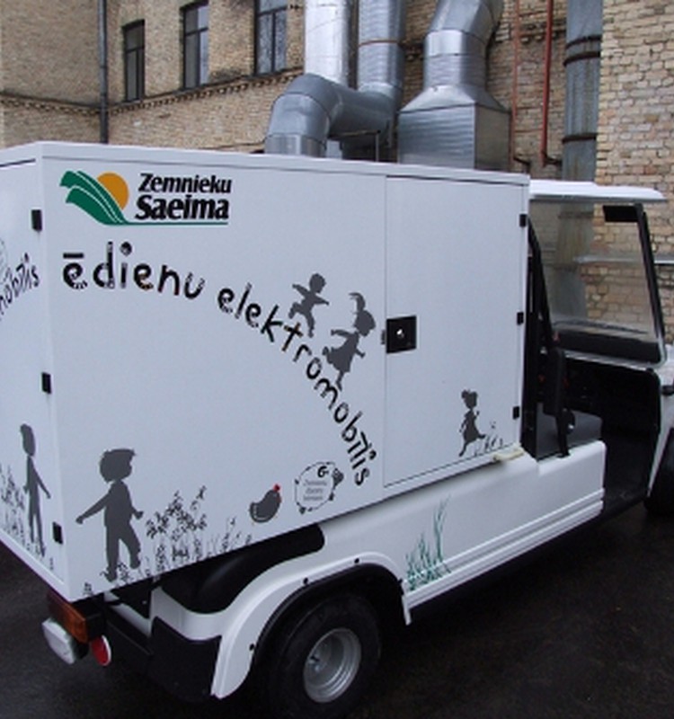 Zemnieku Saeima: jaunais elektromobīlis palīdzēs operatīvāk organizēt darbu Bērnu slimnīcā