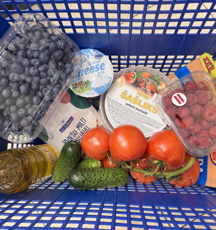 “Lidl” zemo cenu grozs priecē ar sezonas ogām un dārzeņiem
