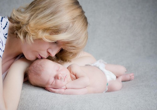 VIDEO: 3 lietas, kas tev jāzina par jaundzimušā kopšanu