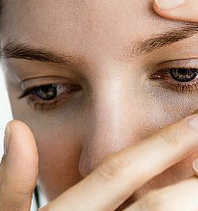 Dermatoloģe: "Iemesls apsārtumam ap acīm, varētu būt alerģija!"