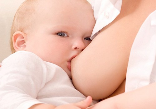 Biežākās problēmas, barojot mazuli ar krūti
