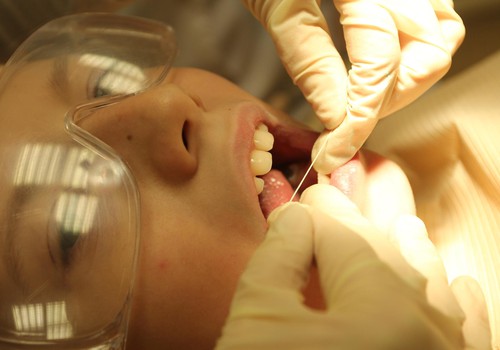 APTAUJA: 92% bērnu lieto vecumam atbilstošu zobu pastu