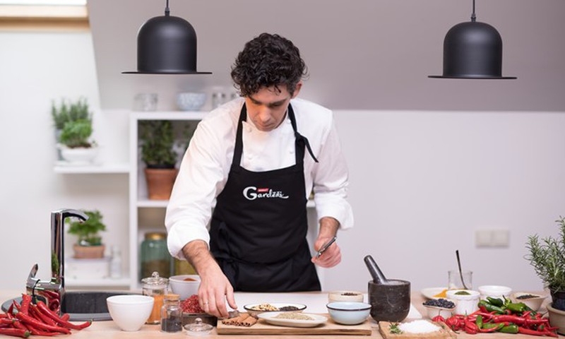 Mārtiņš Sirmais iesaka sildošās garšvielas ziemas dzērieniem