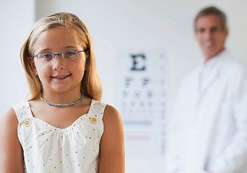 7 pazīmes, kas liecina – bērns jāved pie acu ārsta