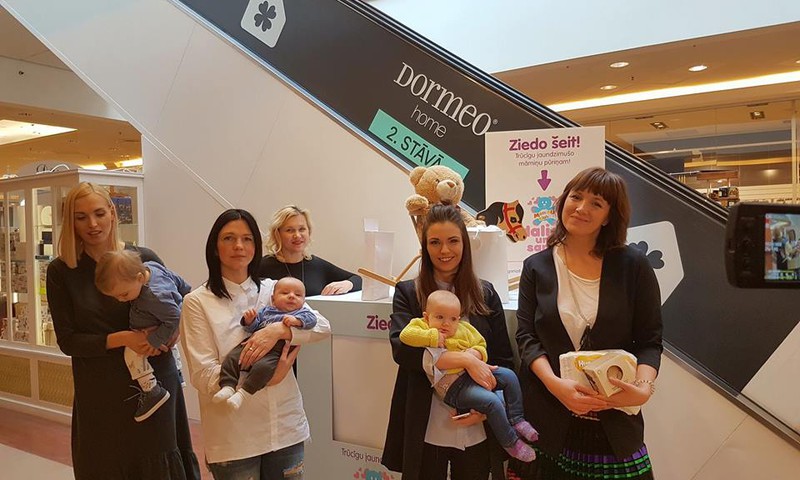 Atklāj labdarības akciju trūcīgu māmiņu jaundzimušo pūriņa atbalstam Latvijas dzemdību nodaļās